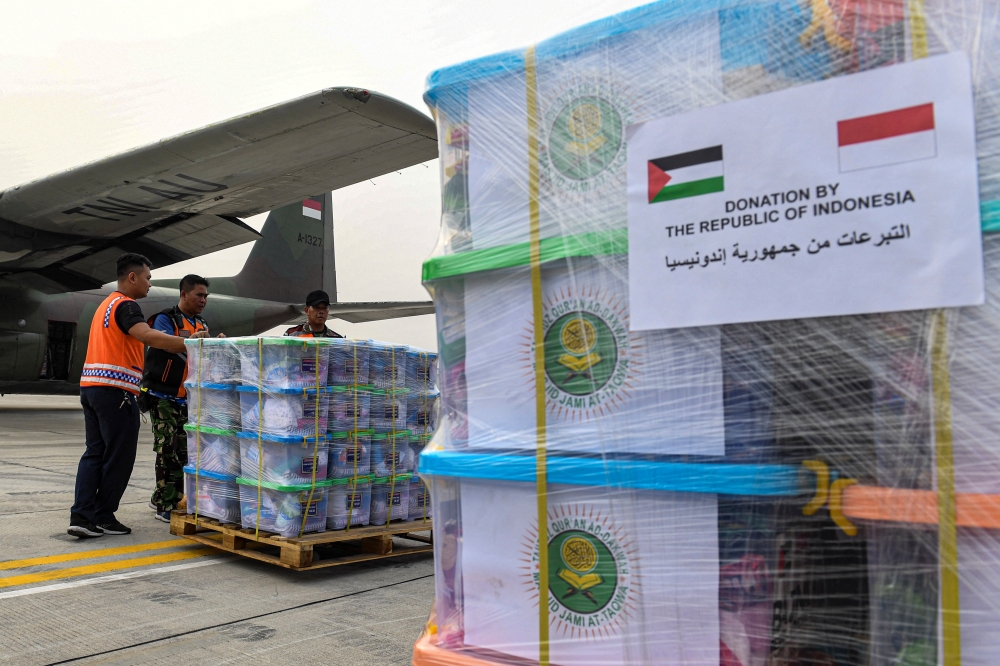 Indonesian soldiers prepare the aid supplies for Palestinians in Gaza