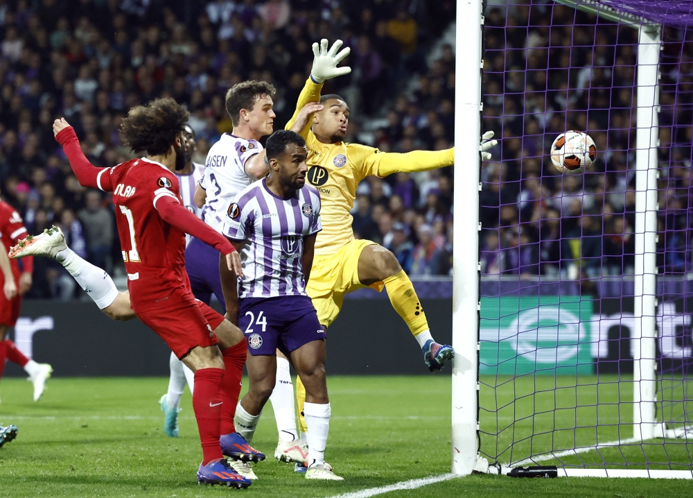 Soccer Football - Europa League - Group E - Toulouse v Liverpool - Stadium Municipal de Toulouse, Toulouse, France - November 9, 2023 Toulouse's Cristian Casseres scores an own goal and Liverpool's first REUTERS/Stephane Mahe
