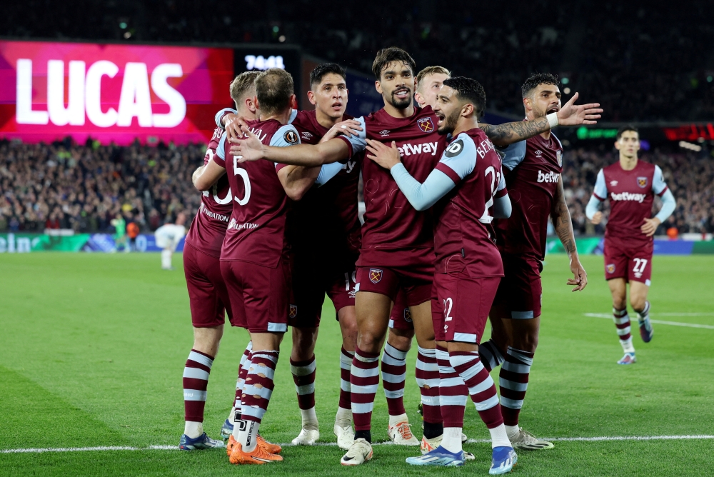 Soccer Football - Europa League - Group A - West Ham United v Olympiacos - London Stadium, London, Britain - November 9, 2023 West Ham United's Lucas Paqueta celebrates scoring their first goal with Said Benrahma and teammates REUTERS/Isabel Infantes     TPX IMAGES OF THE DAY
