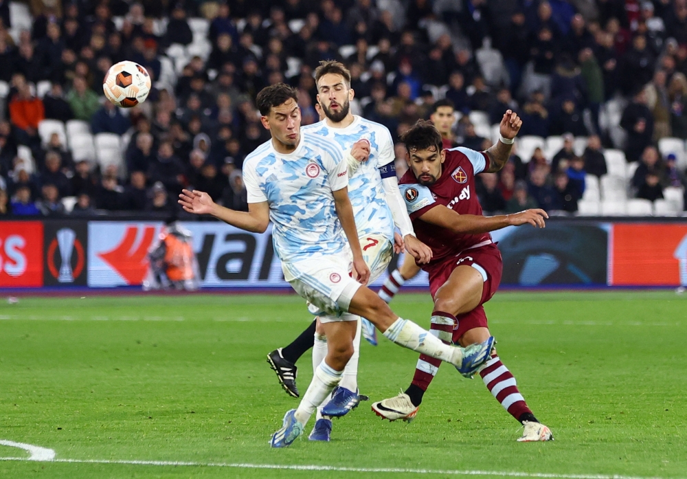 Soccer Football - Europa League - Group A - West Ham United v Olympiacos - London Stadium, London, Britain - November 9, 2023 West Ham United's Lucas Paqueta shoots at goal Action Images via Reuters/Paul Childs
