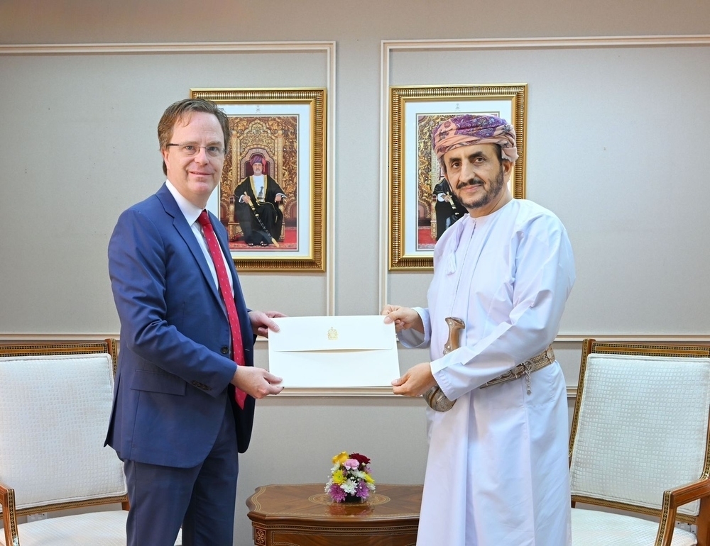 Diplomatic affairs under-secretary receives credentials copy of Canadian Ambassador