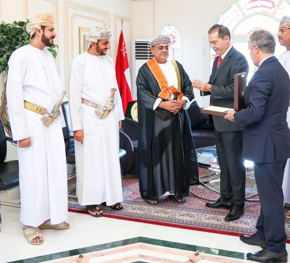 Morocco King grants Order of Throne to former ambassador of Oman