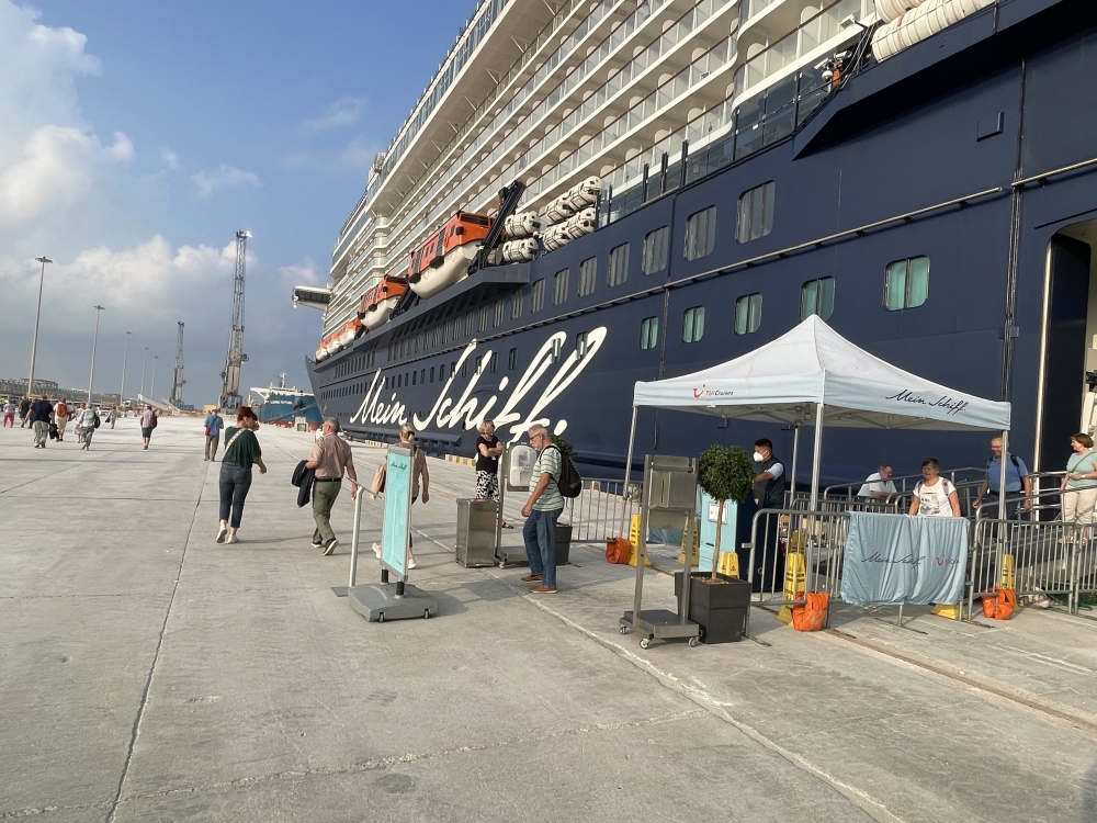 Salalah Port receives two cruise ships with 5,934 passengers on board