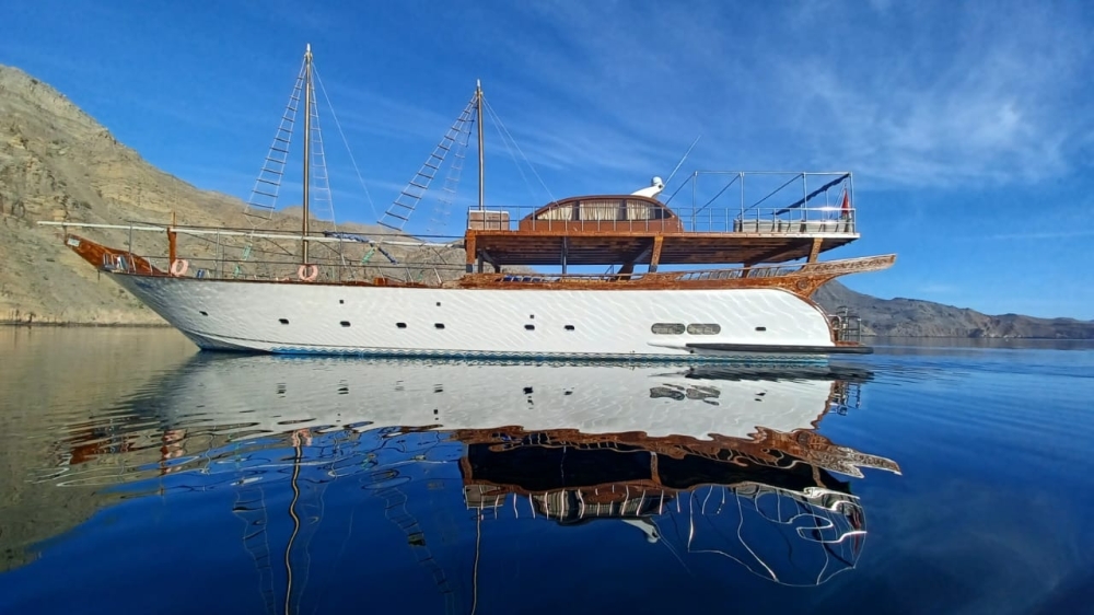 Oman traditional craftsmanship of dhows