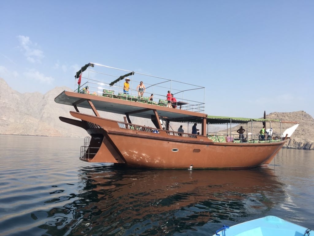 Oman traditional craftsmanship of dhows
