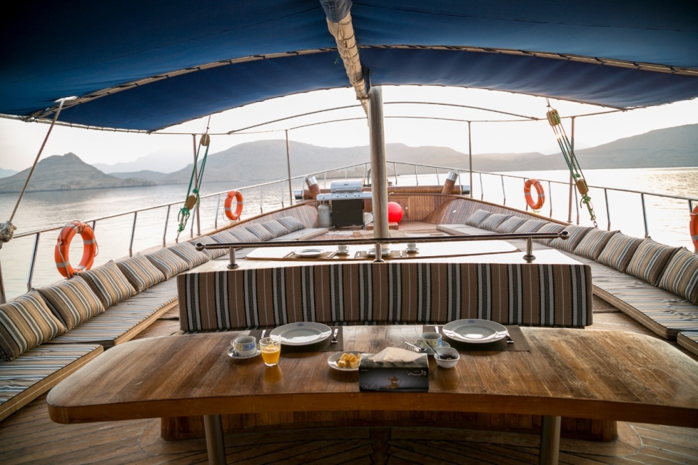 Oman traditional craftsmanship of dhows