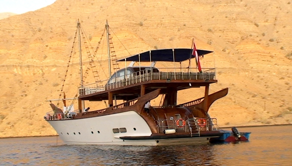 Oman traditional craftsmanship of dhows