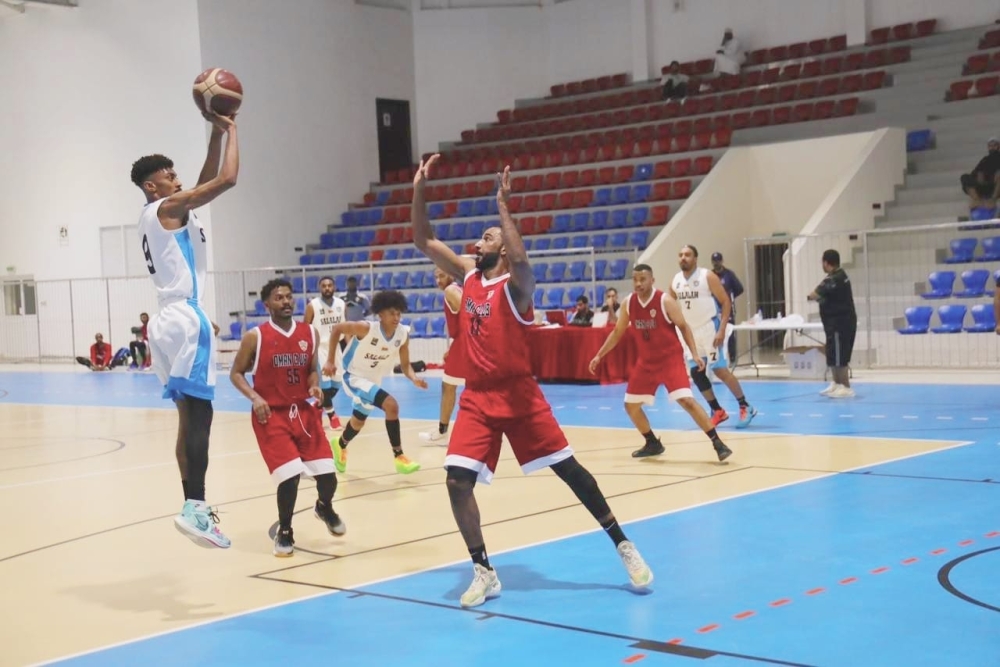 Salalah player trying to score the basket  (1) - Copy