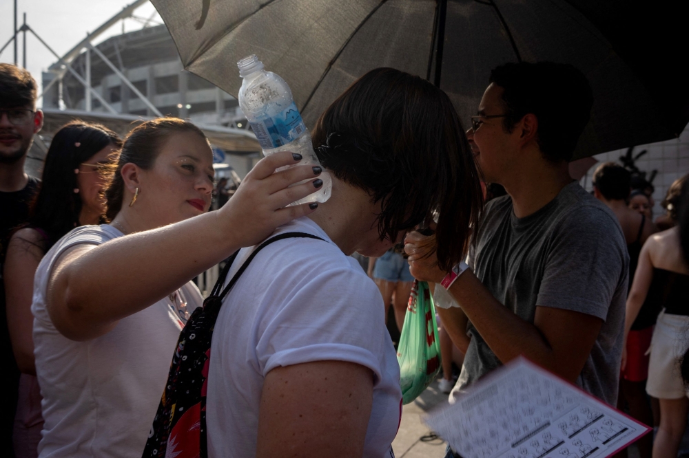 Fans of US singer Taylor Swift queue outside the Nilton Santos Olympic Stadium before Swift's concert, "Taylor Swift: 