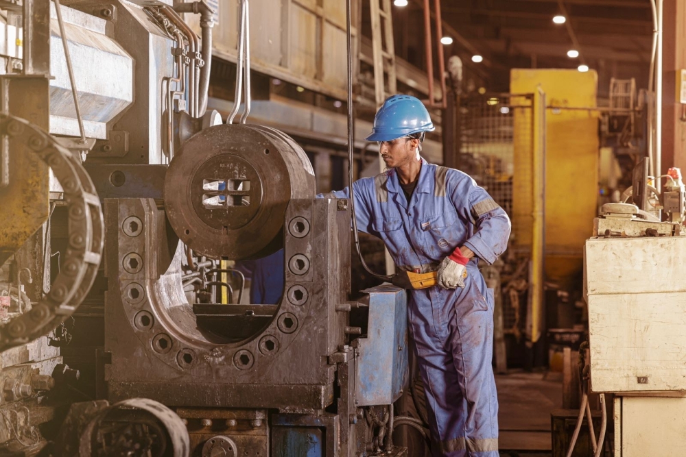 Oman's Wage Protection System secures workers' rights