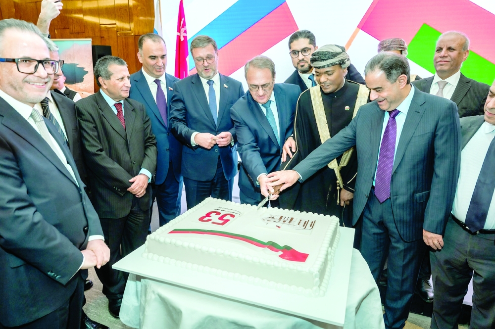 Cake cutting at Oman's embassy in Moscow