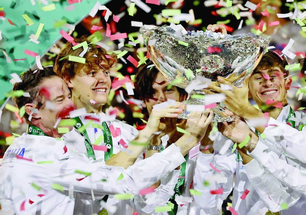 Lorenzo Musetti, Jannik Sinner, Matteo Arnaldi, Lorenzo Sonego, Simone Bolelli and captain Filippo Volandri celebrate with the Davis Cup trophy.— Reuterws

