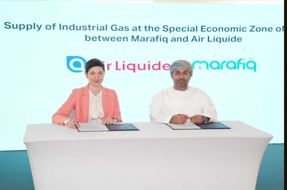 Air Liquide Monica Varagnat signs the MoU with Abdullah al Hashimi, Managing Director of Marafiq