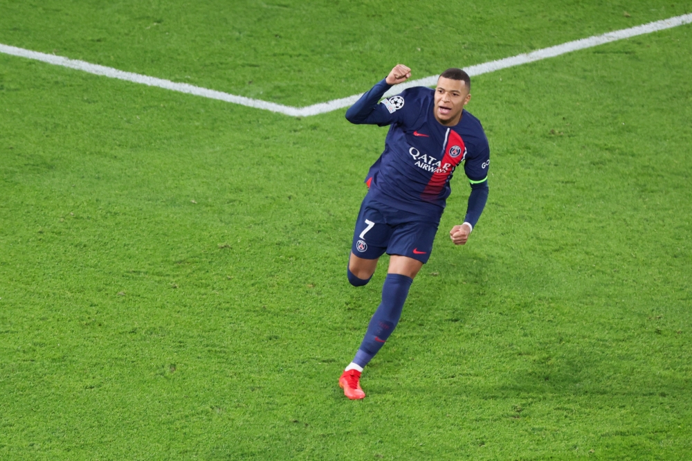 TOPSHOT - Paris Saint-Germain's French forward #07 Kylian Mbappe celebrates after scoring a goalduring the UEFA Champions League 1st round, day 5, Group F football match between Paris Saint-Germain (PSG) and Newcastle United on November 28, 2023 at the Parc des Princes stadium in Paris.  (Photo by Alain JOCARD / AFP)

