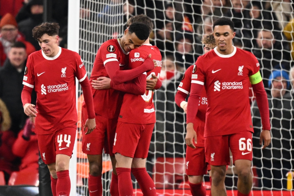 Liverpool's Dutch striker #18 Cody Gakpo (2L) celebrates with teammates after scoring their fourth goal during the UEFA Europa League group E football match between Liverpool and Linzer ASK at Anfield in Liverpool, north west England on November 30, 2023. Liverpool won the game 4-0. (Photo by Oli SCARFF / AFP)

