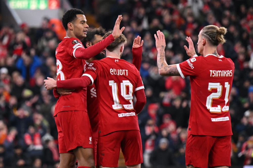 Liverpool's Dutch striker #18 Cody Gakpo (L) celebrates with teammates after scoring their second goal during the UEFA Europa League group E football match between Liverpool and Linzer ASK at Anfield in Liverpool, north west England on November 30, 2023.  (Photo by Oli SCARFF / AFP)

