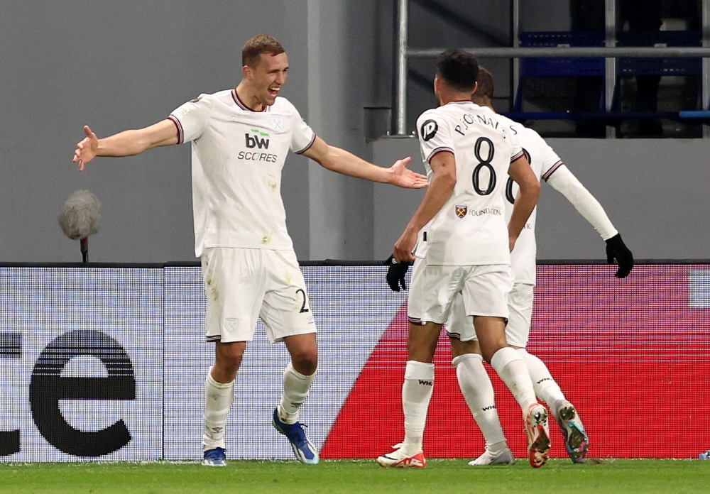 Soccer Football - Europa League - Group A - TSC Backa Topola v West Ham United - FK TSC Stadium, Backa Topola, Serbia - November 30, 2023 West Ham United's Tomas Soucek celebrates scoring their first goal with teammates REUTERS/Marko Djurica
