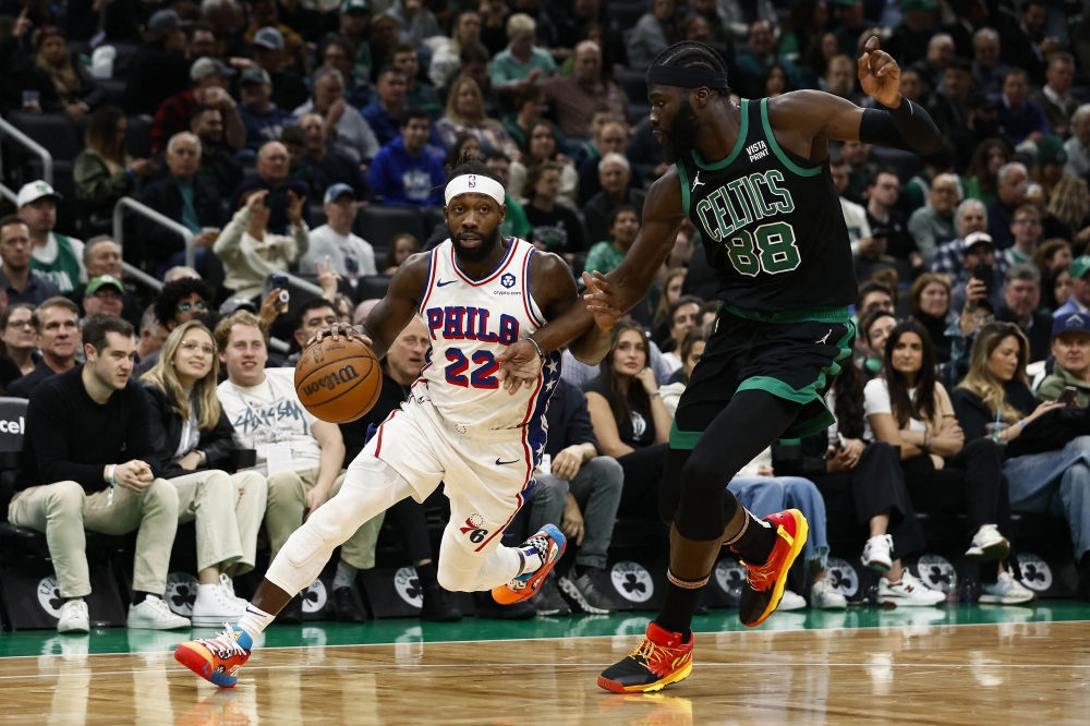 Patrick Beverley (22) drives on Neemias Queta (88) during the second quarter.— USA TODAY Sports
