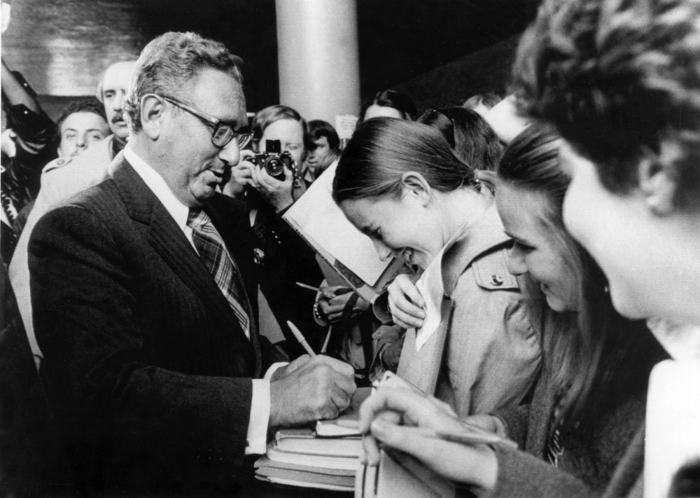 Former Secretary of State Henry Kissinger signs autographs at Georgetown University in Washington on March 9, 1977. — NYT file photo