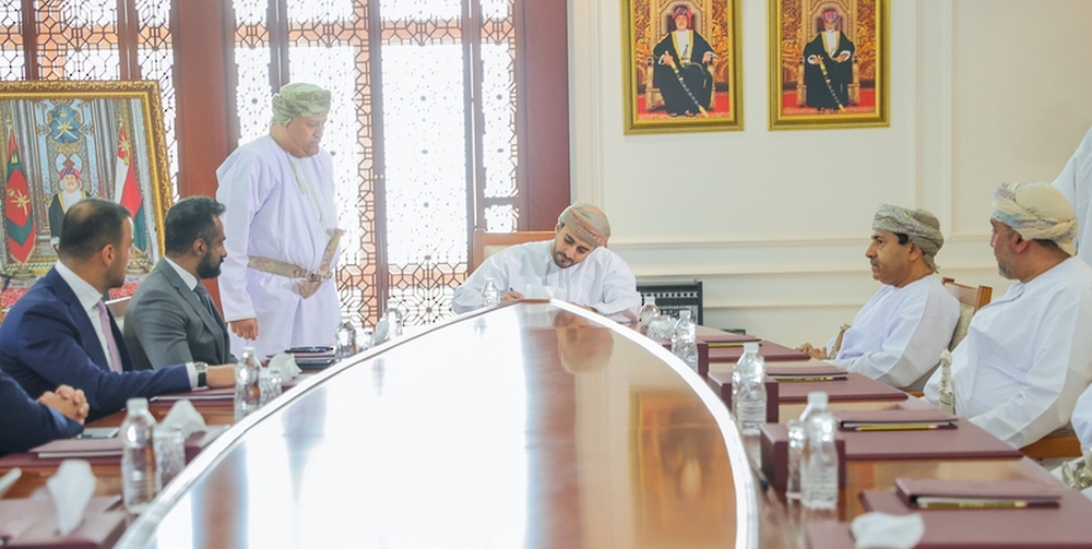 HH Sayyid Theyazin signing the agreement