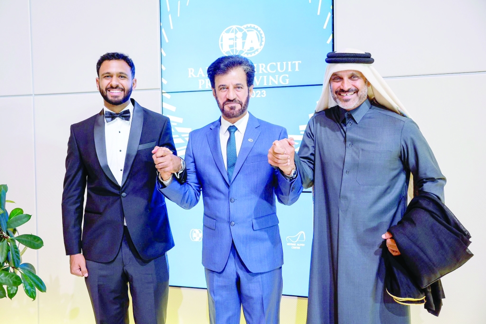 Abdullah al Rawahi (L) with FIA President Mohammed Ben Sulayem (C) and Nasser Saleh al Attiyah.