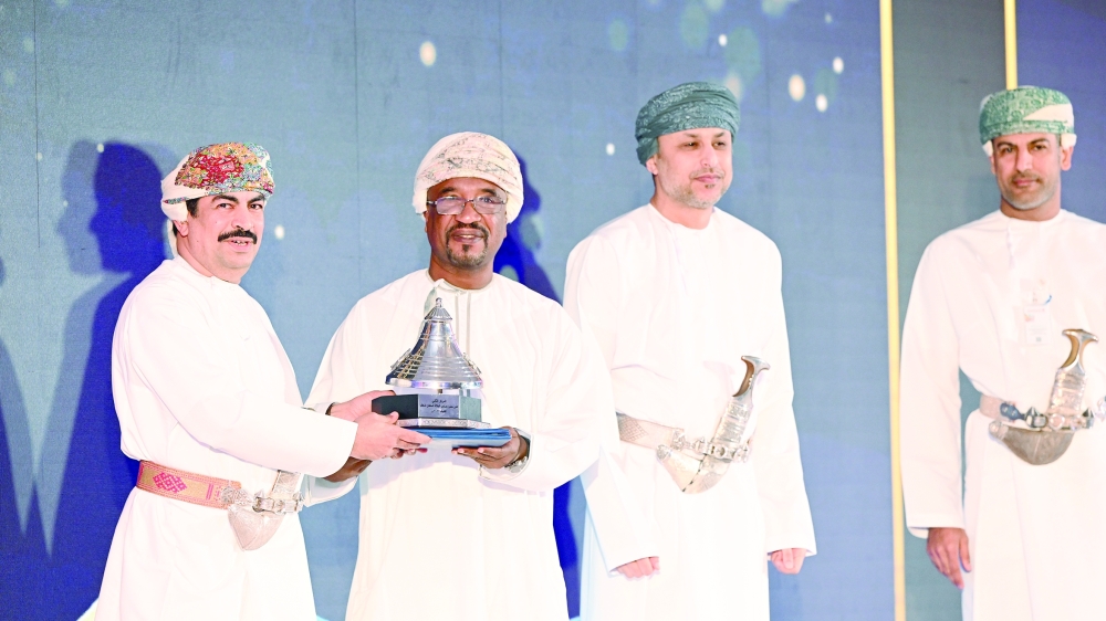 Dr Abdullah al Harrasi, Minister of Information crowned the second trophy to Al Seeb Club