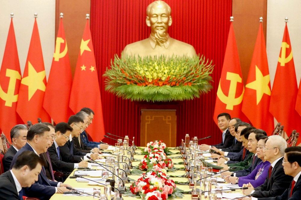 Chinese President Xi Jinping (2nd L) and Vietnamese Communist Party General Secretary Nguyen Phu Trong (2nd R) attend a meeting at the Central Office of the Communist Party of Vietnam in Hanoi. — AFP 