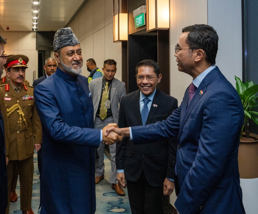 His Majesty arrives in Singapore
