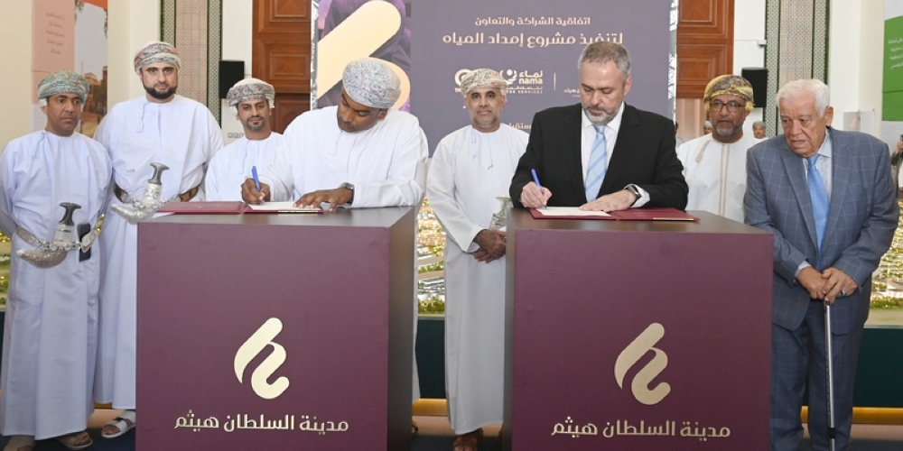 The project includes the construction of concrete tanks with a capacity of 105,000 cubic meters, a station for pumping water from Al Khoudh water tank
