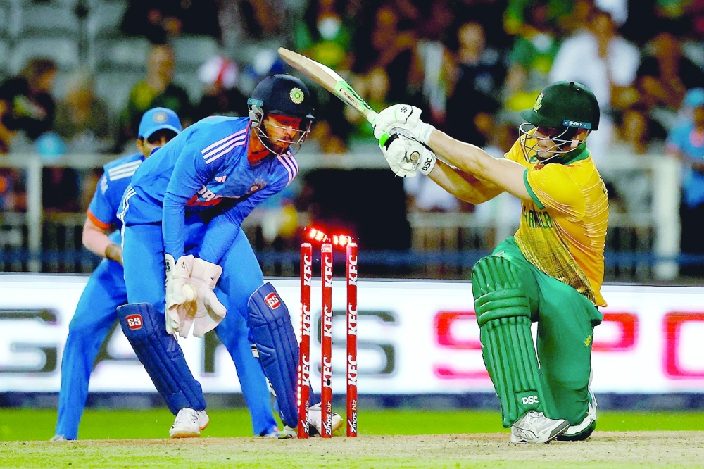 TOPSHOT - India's Jitesh Sharma (L) catches the ball after South Africa's David Miller (R) is bowled by India's Kuldeep Yadav (unseen) during the third T20 cricket match between South Africa and India at the Wanderers Stadium in Johannesburg on December 14, 2023. (Photo by PHILL MAGAKOE / AFP)

