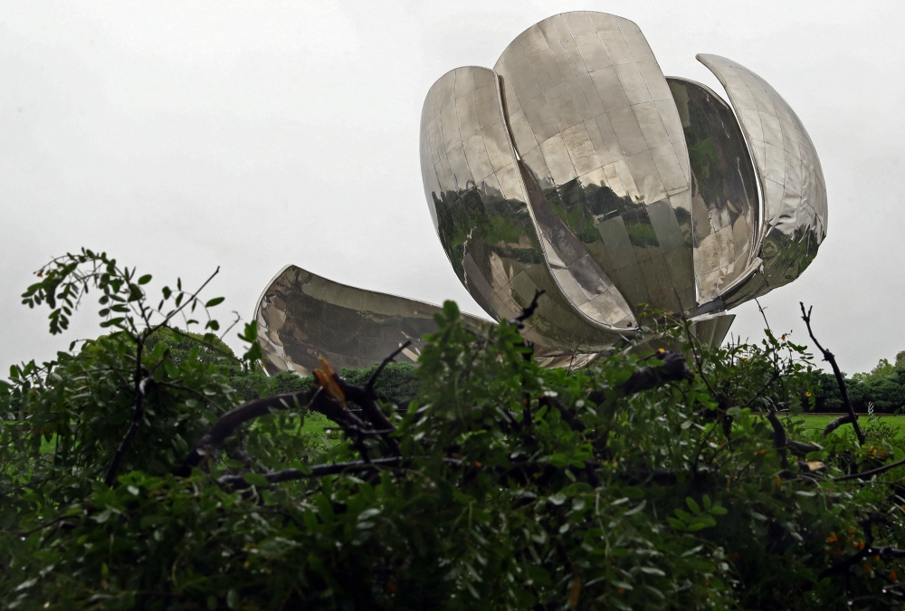 View of the Floralis Generica sculpture -known as the Flower of Palermo- donated by architect Esteban Catalano in 2002