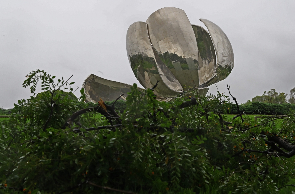 View of the Floralis Generica sculpture -known as the Flower of Palermo- donated by architect Esteban Catalano in 2002