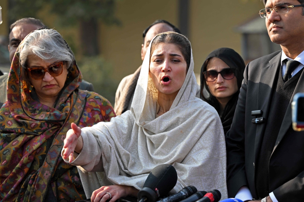 Mehar Bano (C), daughter of jailed former Pakistan's foreign minister Shah Mahmood Qureshi, speaks with media outside the Adiala Jail in Rawalpindi on December 12, 2023, after hearing of jailed former Pakistan's Prime Minister Imran Khan.  