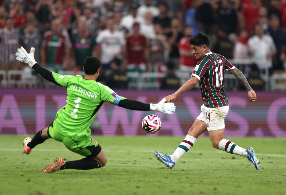 Soccer Football - FIFA Club World Cup - Semi Final - Fluminense v Al Ahly - King Abdullah Sports City, Jeddah, Saudi Arabia - December 18, 2023 Fluminense's German Cano in action with Al Ahly's Mohamed El-Shenawy REUTERS/Amr Abdallah Dalsh
