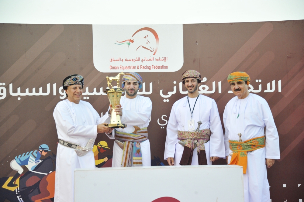 HH Sayyid Fatik bin Fahr Al Said hand over the Oman Derby Cup