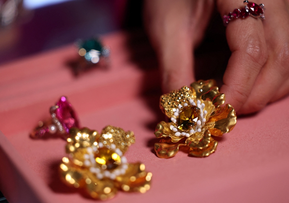 Award-winning boutique sells sustainable lab-grown gemstones in London in time for Christmas