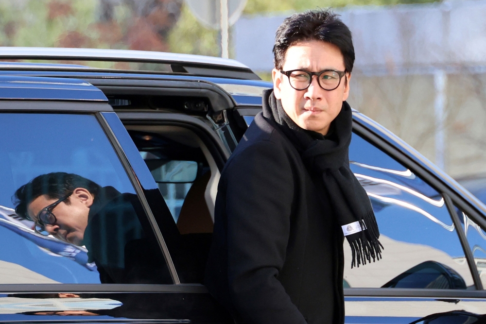 South Korean actor Lee Sun-kyun arriving at a police station in Incheon for his police questioning over his alleged use of psychoactive drugs. - AFP