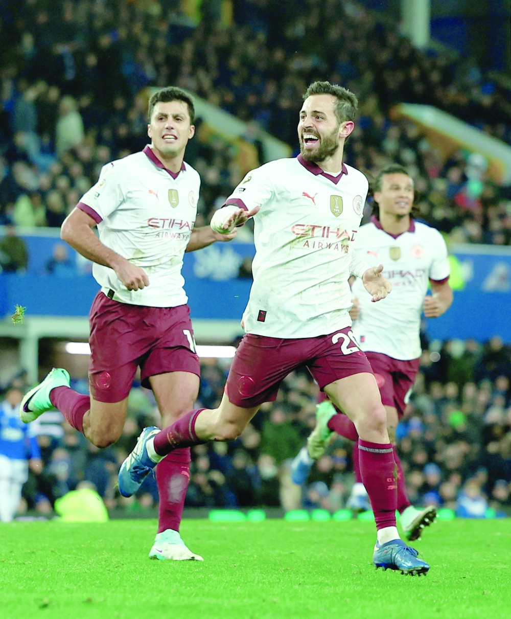 Soccer Football - Premier League - Everton v Manchester City - Goodison Park, Liverpool, Britain - December 27, 2023 Manchester City's Bernardo Silva celebrates scoring their third goal with Rodri REUTERS