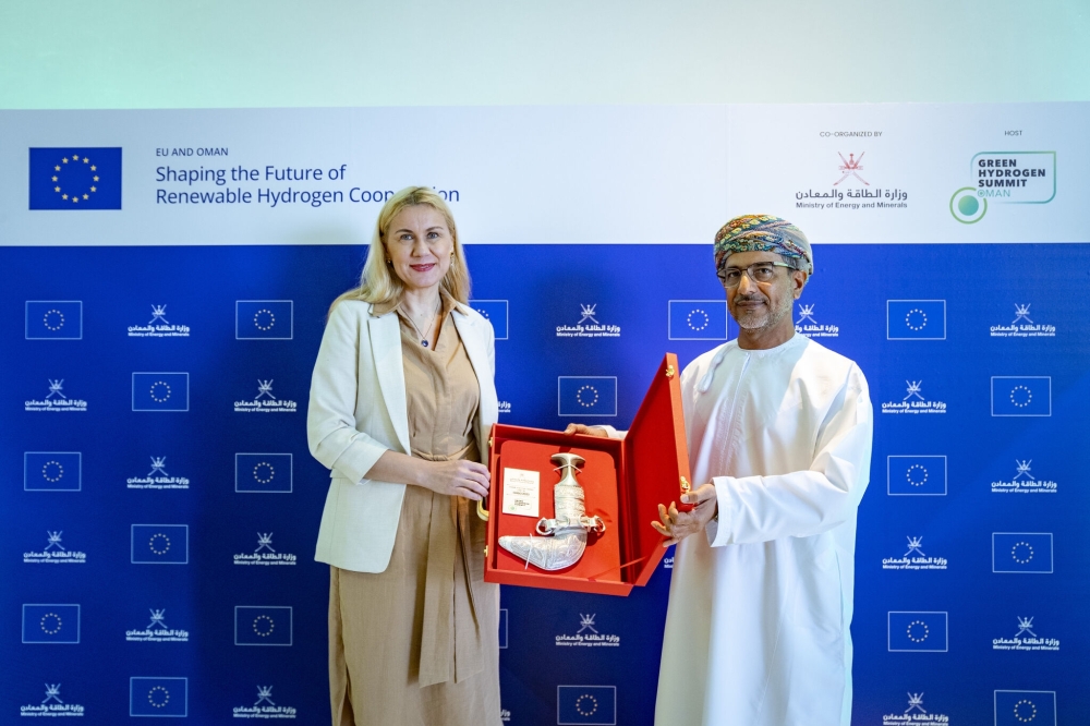 EU Energy Commissioner with Eng. Mohsin al Hadhrami, Under-Secretary of the Ministry of Energy and Minerals, pictured during a recent ‘Ministerial Fireside Discussion’ 