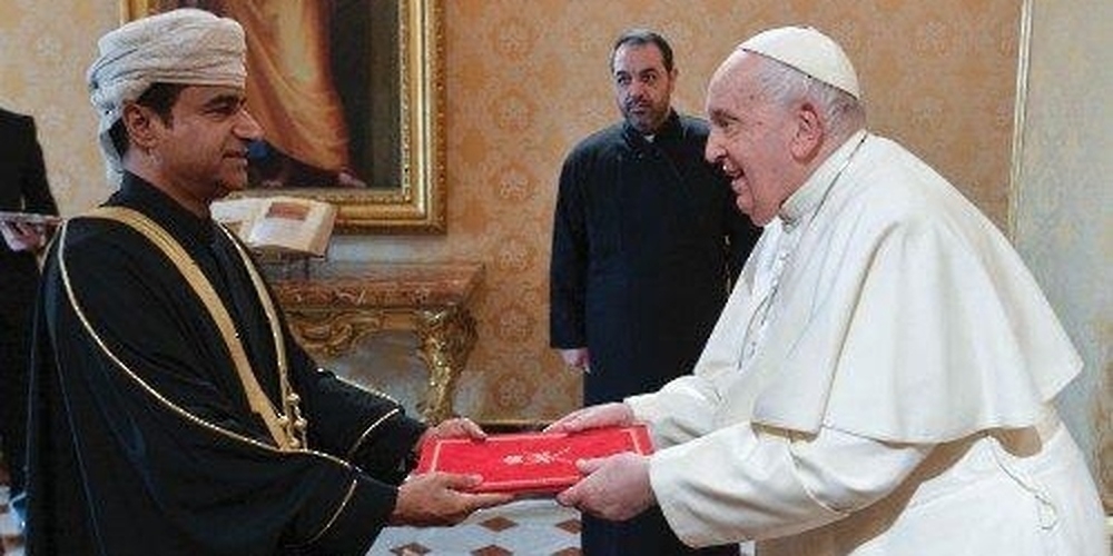Mahmoud Hamad al Hassani, Ambassador of the Sultanate of Oman to the Swiss Confederation, on Sunday presented his credentials to Pope Francis, Chief of State of the Vatican City, as Oman’s Non-Resident Ambassador to the Vatican.