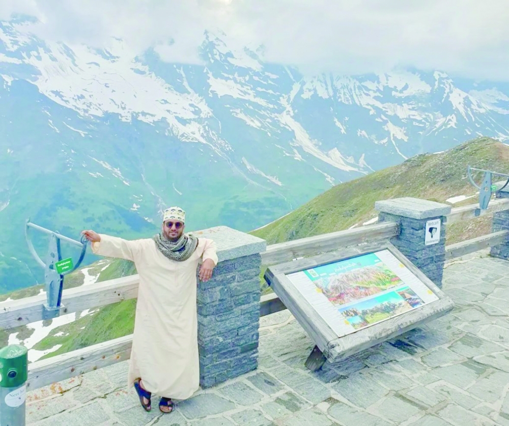 Omani trailblazers reach North Pole in a classic car