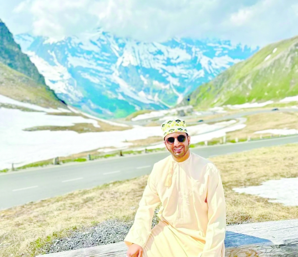 Omani trailblazers reach North Pole in a classic car