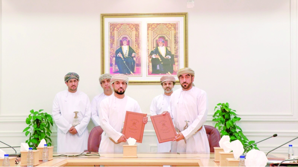 Officials representing Al Buraimi Governorate, OCCI Al Buraimi Branch and local investors at the signing ceremony.