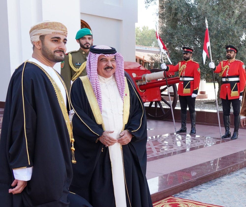 HH Sayyid Theyazin conveys greetings of HM to King of Bahrain