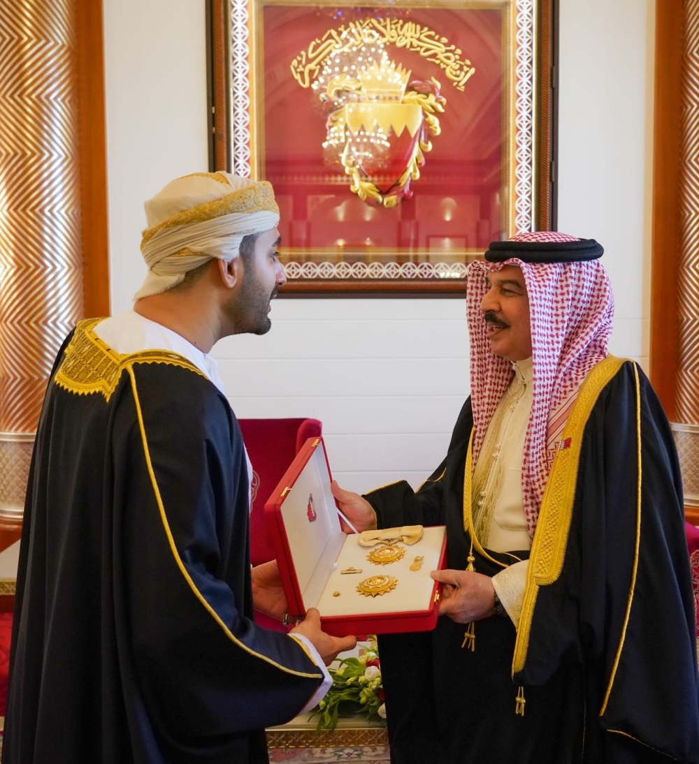 HH Sayyid Theyazin conveys greetings of HM to King of Bahrain