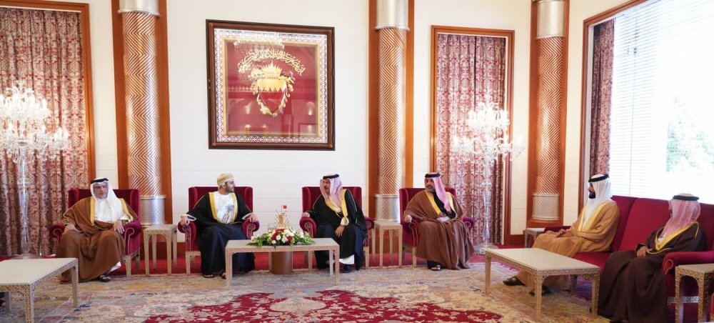 HH Sayyid Theyazin conveys greetings of HM to King of Bahrain