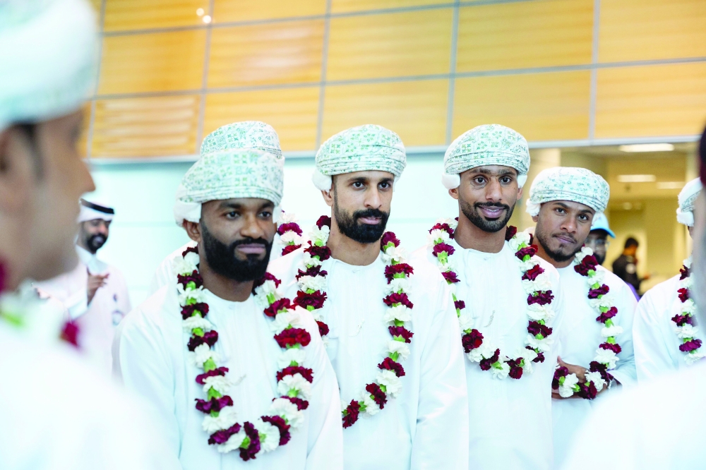 The Oman team arrives in Qatar.