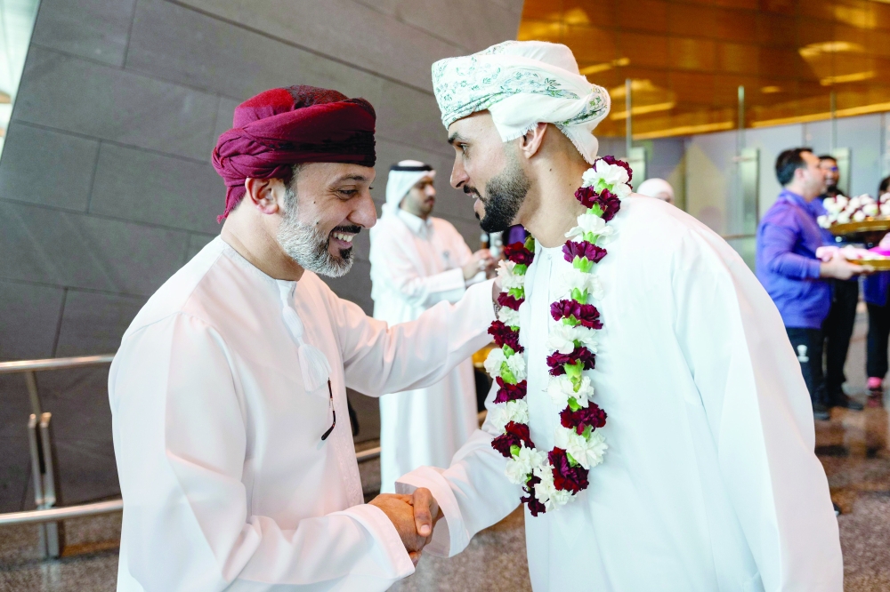 Sayyid Ammar al Busaidy receives the Oman delegation in Qatar airport.