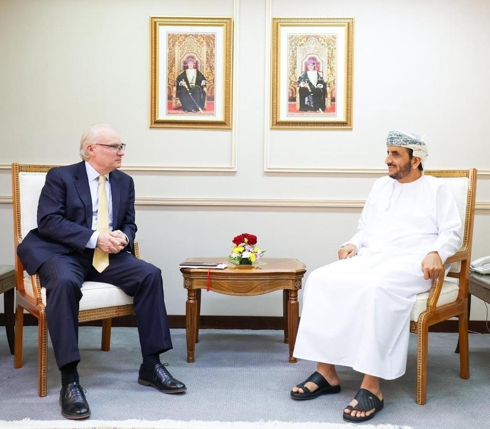 Shaikh Khalifa bin Ali al Harthy, Under-Secretary of the Foreign Ministry for Diplomatic Affairs met on Wednesday with Tim Lenderking, US Special Envoy for Yemen.