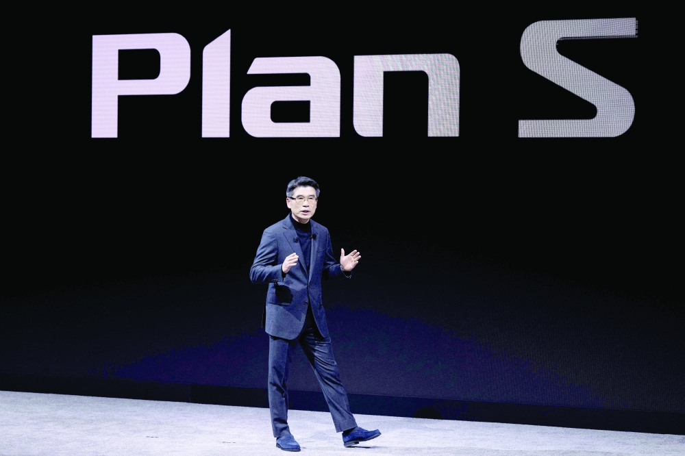 Song Ho-Sung, President and CEO of Kia, during a briefing before the Consumer Electronics Show, in Las Vegas. - AFP 